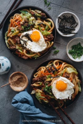 Easy fried udon served in plates