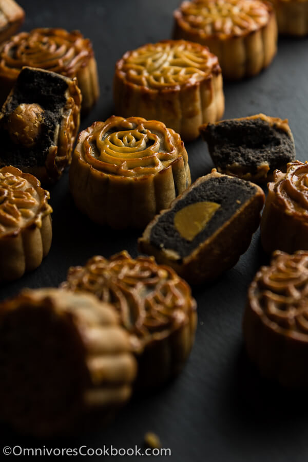 The Ultimate Guide to Traditional Mooncake (传统广式月饼) | omnivorescookbook.com