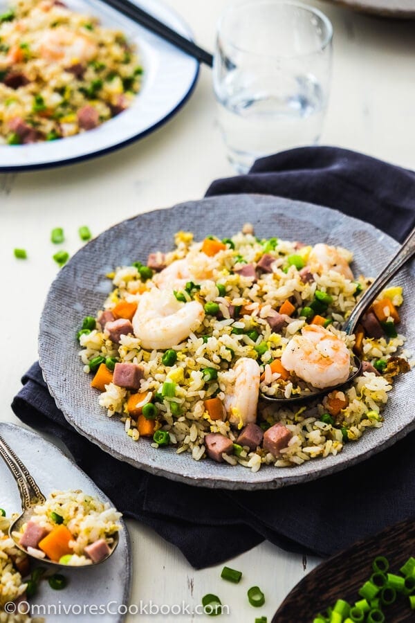 Shrimp Fried Rice (扬州炒饭, Yang Zhou Chao Fan) - A quick one-bowl meal that you can finish prepping and cooking in 15 minutes. 