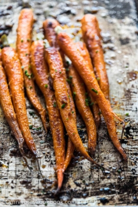 These miso glazed carrots are a perfect side for your dinner!