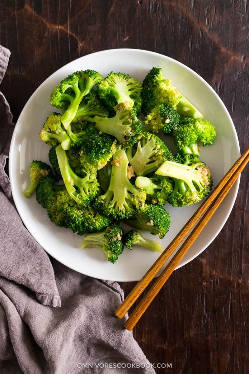 Use 5 minutes and 3 ingredients to create the best broccoli dish!