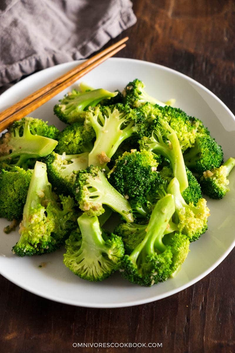 Use 5 minutes and 3 ingredients to create the best broccoli dish!