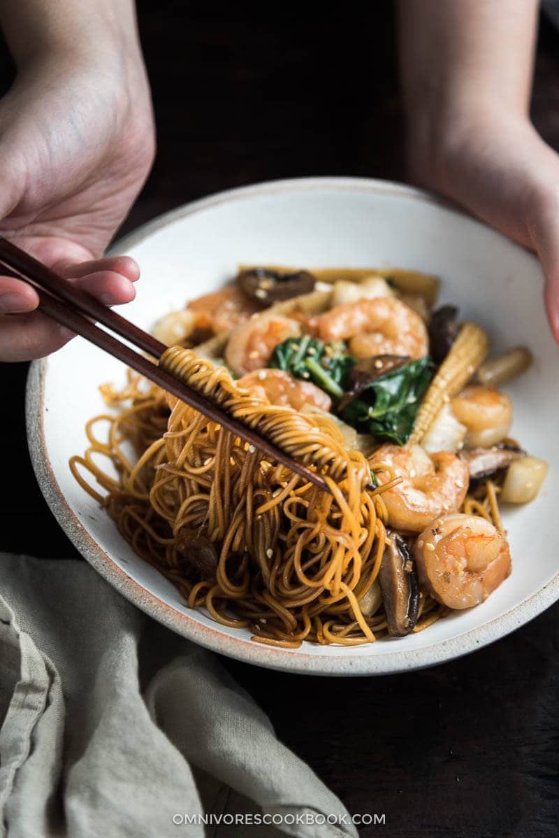 With a few drops of fragrant scallion oil, soy sauce, and fried green onions, you’ll have a bowl of super flavorful noodles ready in a few minutes. 