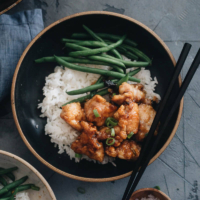 Crispy Chinese Honey Chicken (without Deep Frying) - This easier, healthier version guarantees crispy juicy chicken and a rich sauce that is bursting with flavor. Now you can make your favorite takeout dish at home and it’ll taste just as great as the restaurant version! {Gluten Free Adaptable}