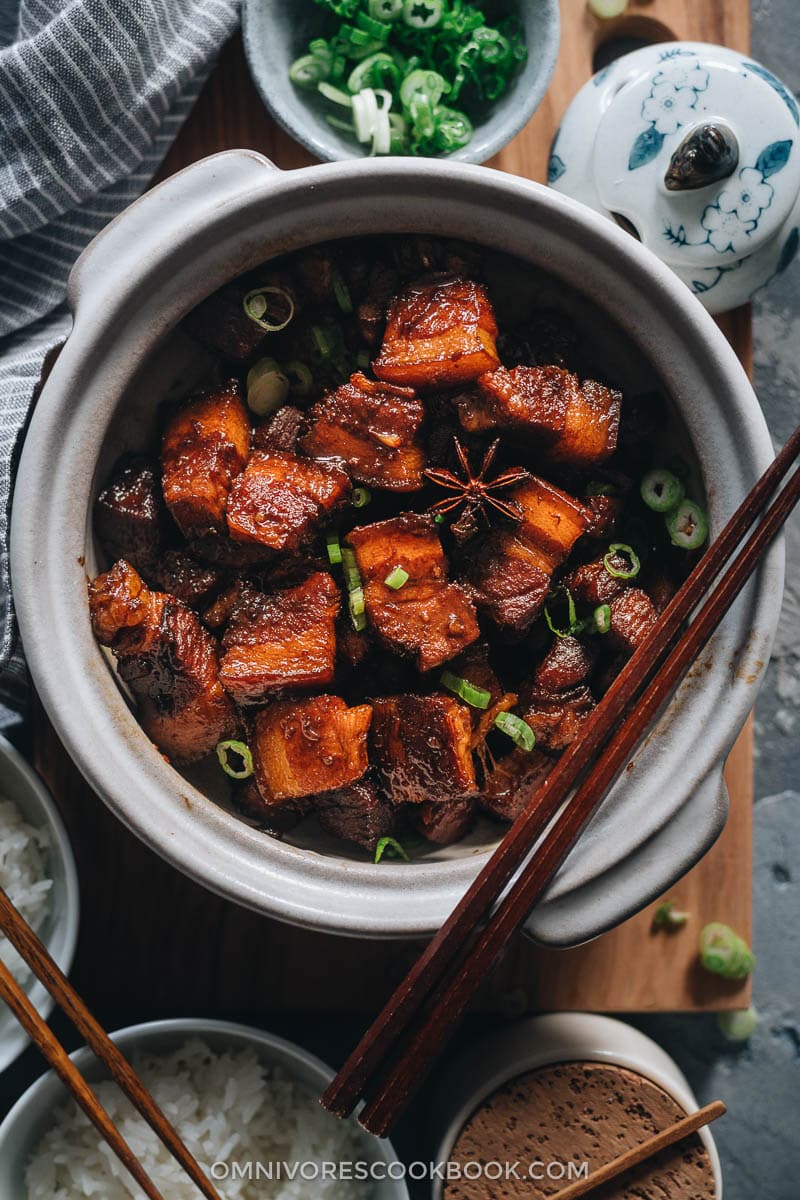 Hong shao rou in claypot