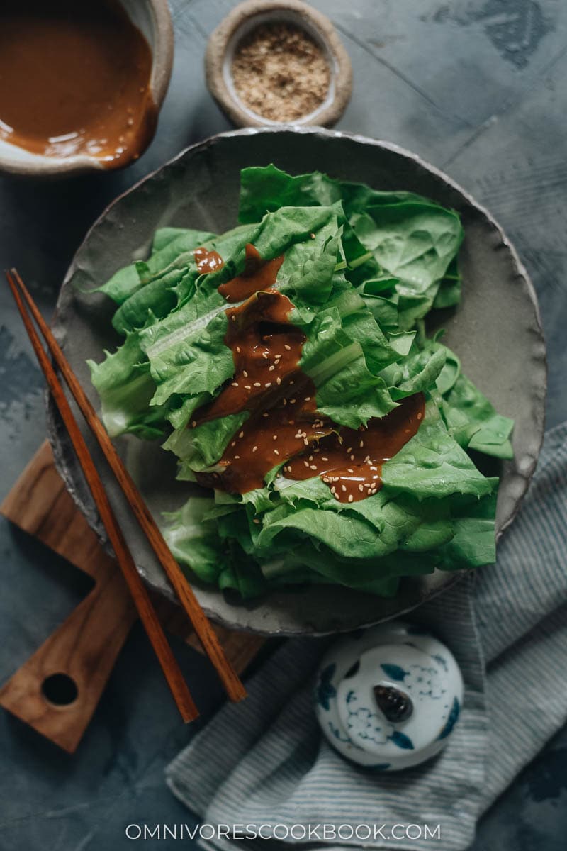 Celtuce leaves salad with sesame sauce