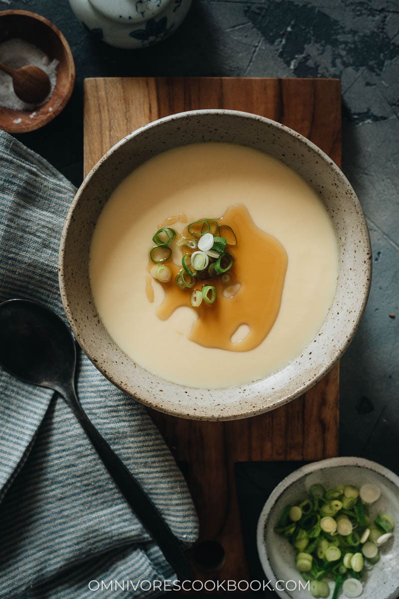 Steamed eggs with sesame oil and green onion