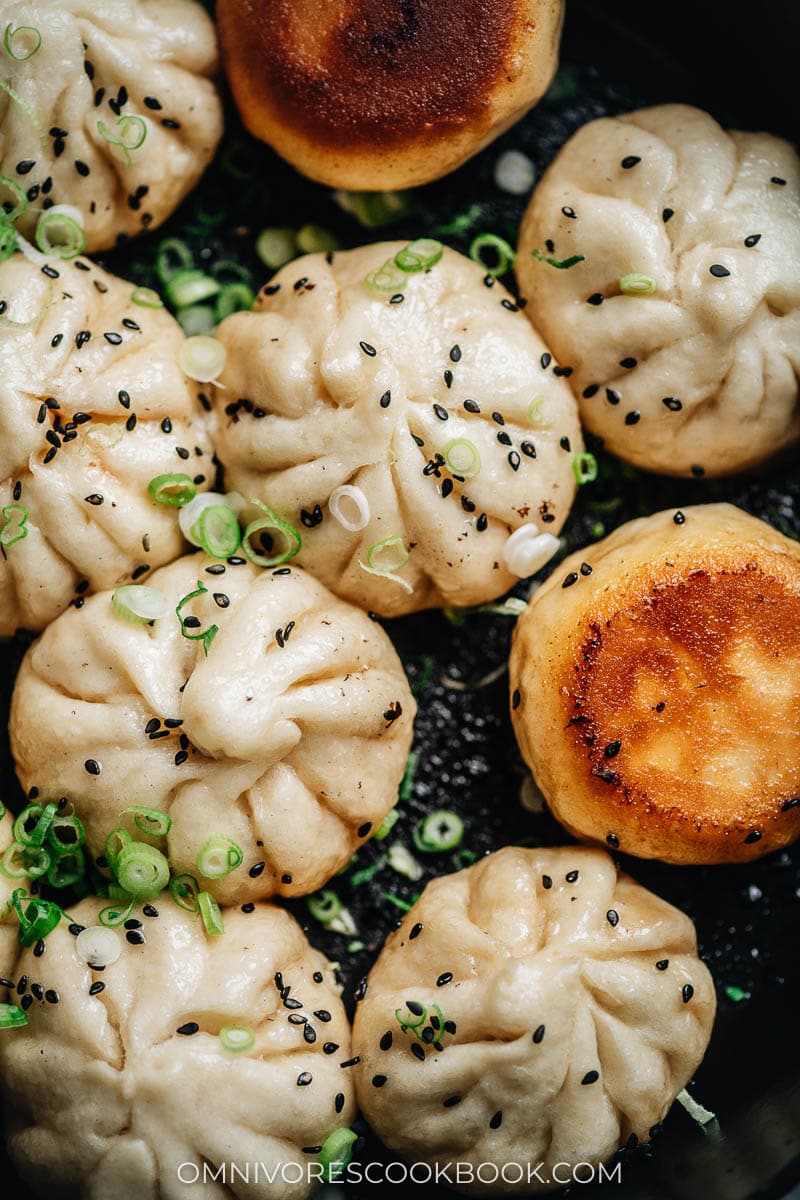 Sheng Jian Bao garnished with sesames and green onion