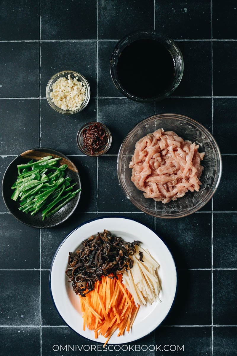 Ingredients for making shredded pork with garlic sauce