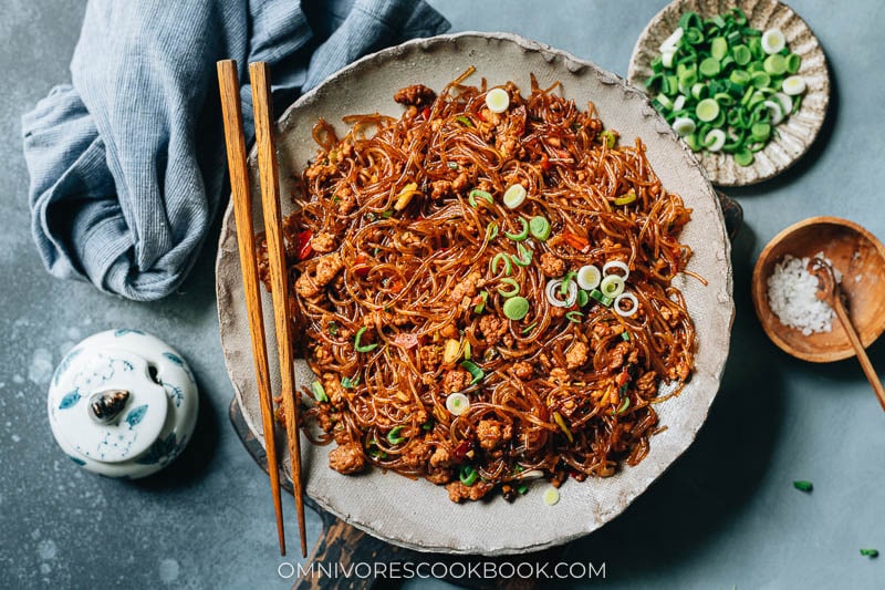 Stir Fried Vermicelli with Pork (Ma Yi Shang Shu, 蚂蚁上树)