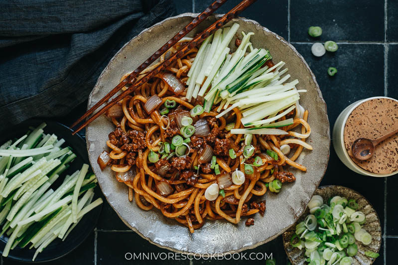 Zha Jiang Mian (Old Beijing Fried Sauce Noodle, 炸酱面)