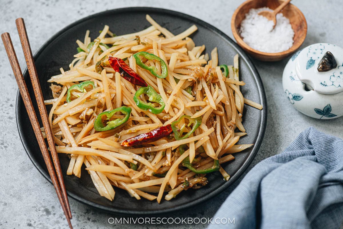 Shredded Potato Stir Fry (酸辣土豆丝)