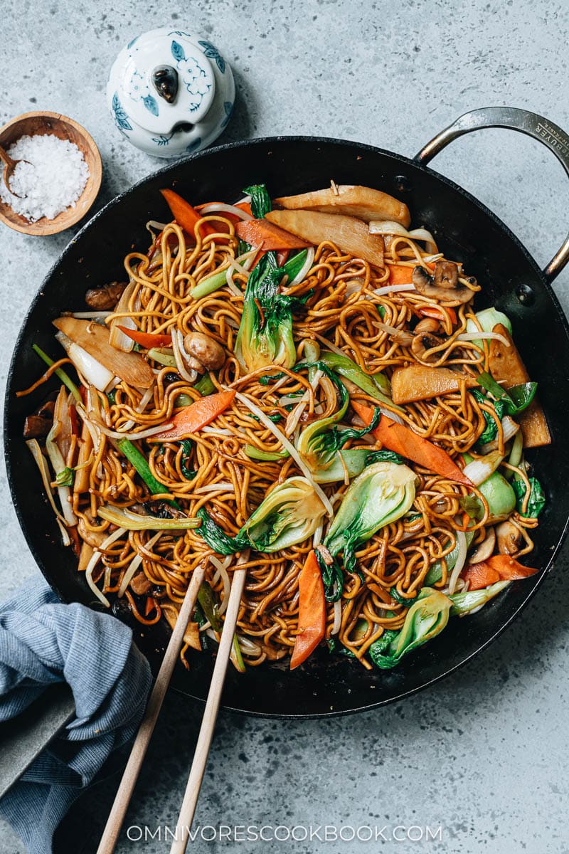 Homemade vegetarian chow mein