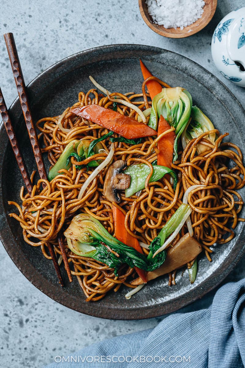 Vegetable fried noodles served in plate