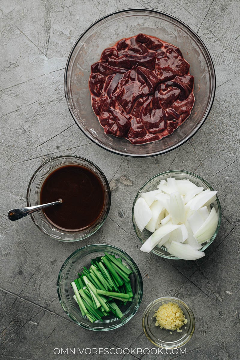 Ingredients for making pork liver stir fry