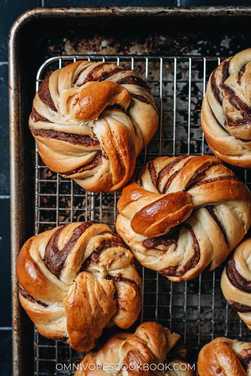 Red bean swirl bread