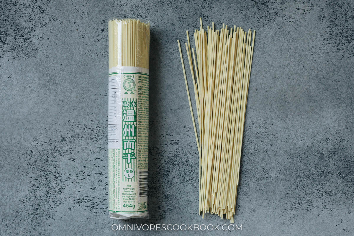 Dried alkaline noodles