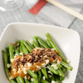 Green Beans with Spicy Peanut Sauce | Omnivore's Cookbook