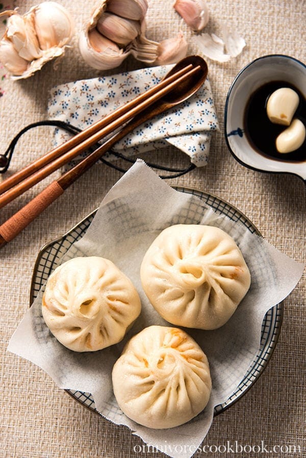 Addictive Kimchi Pork Steamed Buns | omnivorescookbook.com